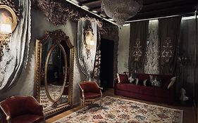 Conacul Coroanei Luxury Boutique Hotel